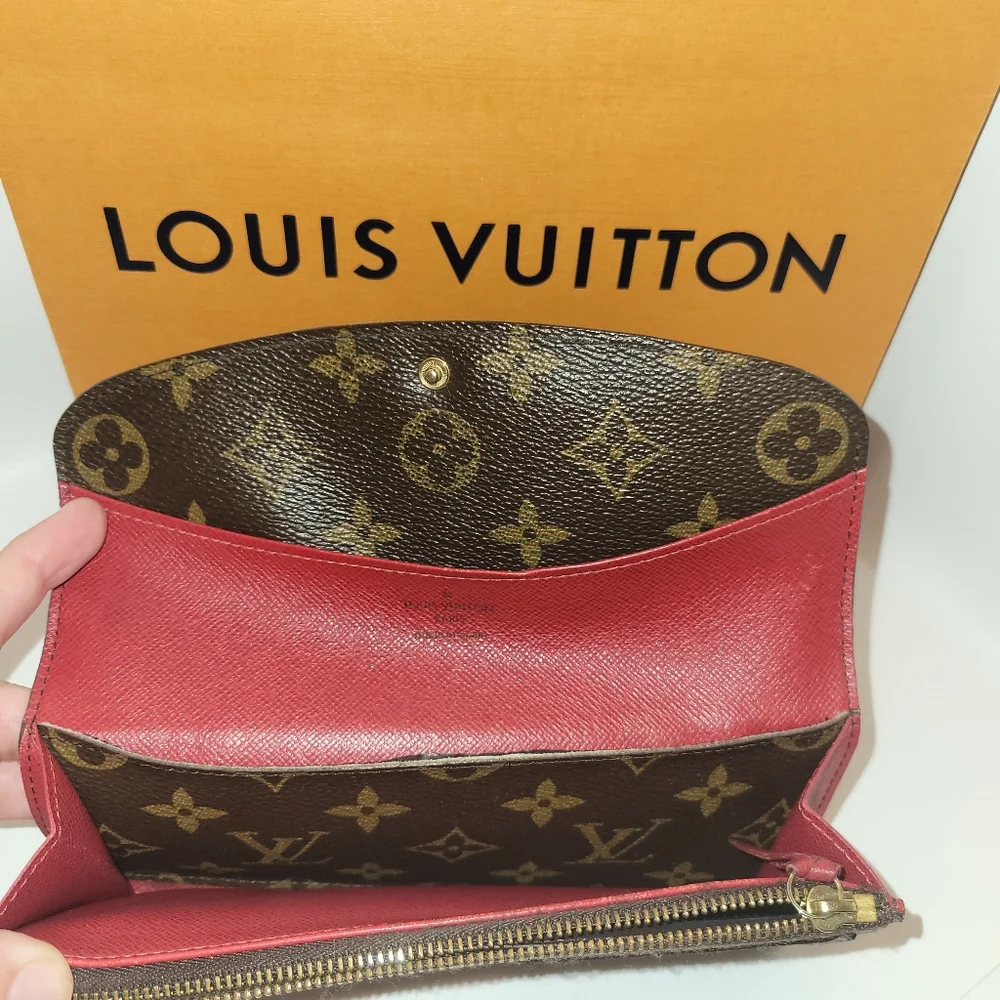 GUC Authentic Louis Vuitton, leather Emilie wallet, Red interior - Picture 8 of 9